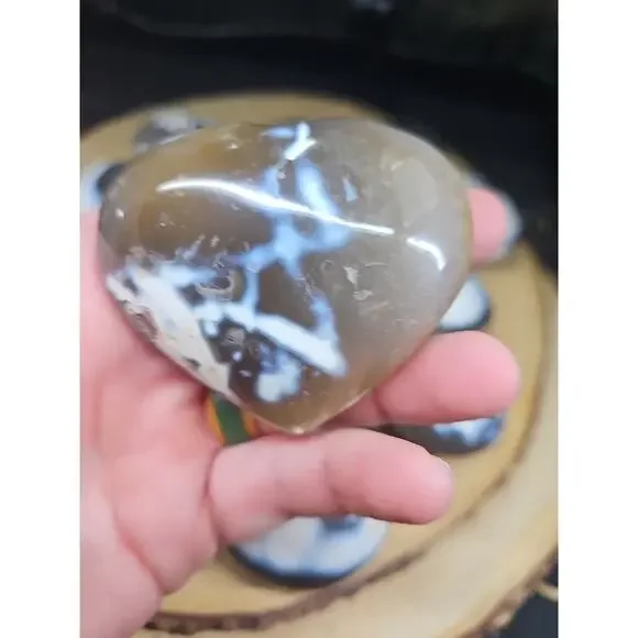 1each Natural Orca Agate Killer Whale Carnelian Crystal Heart Palm Healing - Picture 2 of 7